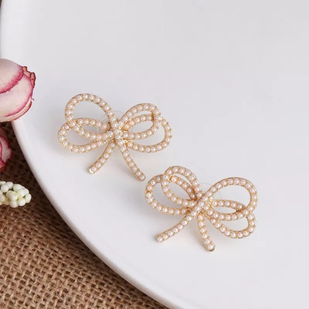 Pearl bow tie earrings